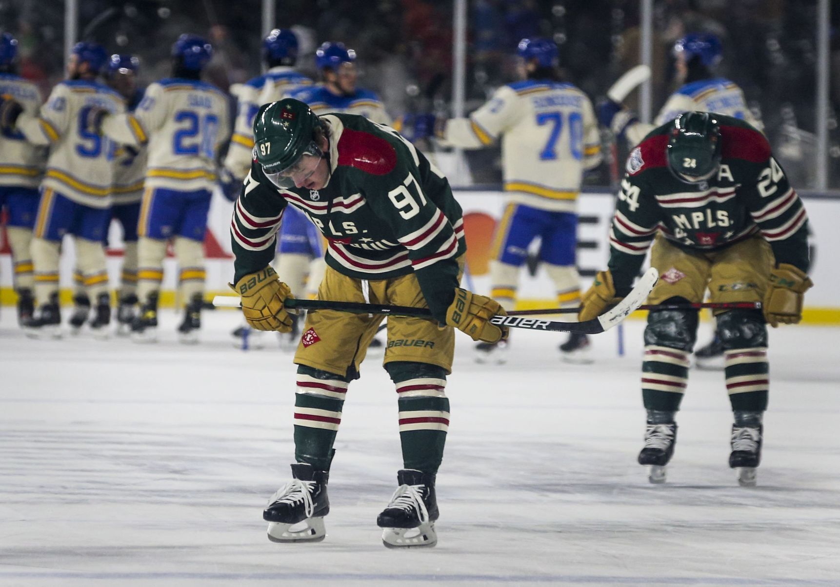 Blues pull off wild 6-4 win in Winter Classic